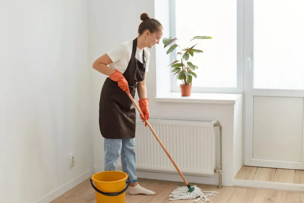 10 Ways To Protect Your Back During Spring Cleaning 10 Ways to Protect Your Back During Spring Cleaning